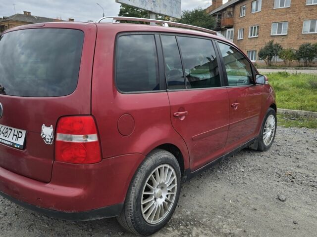 Красный Фольксваген Туран, объемом двигателя 2 л и пробегом 378 тыс. км за 4800 $, фото 15 на Automoto.ua