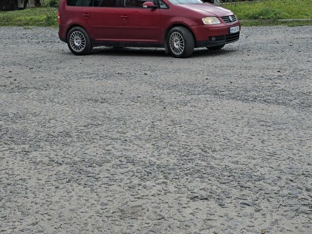 Красный Фольксваген Туран, объемом двигателя 2 л и пробегом 378 тыс. км за 4800 $, фото 17 на Automoto.ua