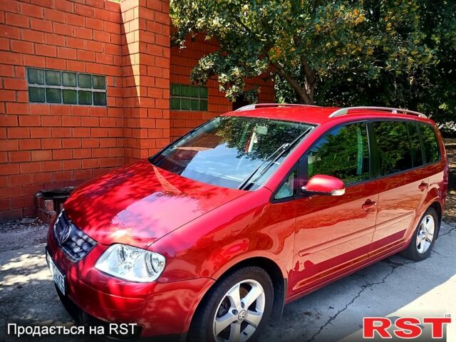 Красный Фольксваген Туран, объемом двигателя 2 л и пробегом 300 тыс. км за 6000 $, фото 7 на Automoto.ua