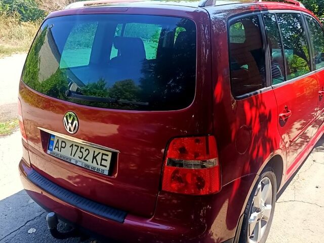 Красный Фольксваген Туран, объемом двигателя 2 л и пробегом 300 тыс. км за 6000 $, фото 10 на Automoto.ua