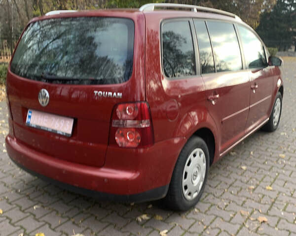 Красный Фольксваген Туран, объемом двигателя 1.6 л и пробегом 248 тыс. км за 5600 $, фото 2 на Automoto.ua