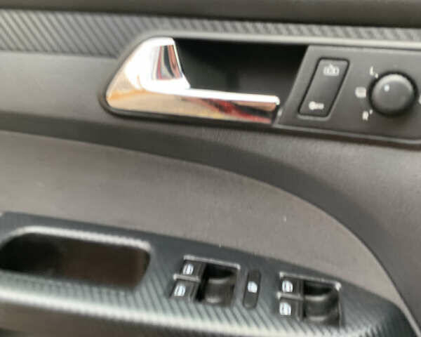 Красный Фольксваген Туран, объемом двигателя 1.6 л и пробегом 248 тыс. км за 5600 $, фото 6 на Automoto.ua