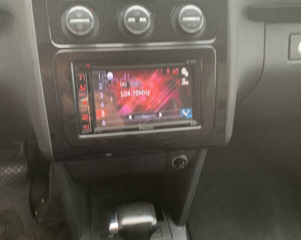 Красный Фольксваген Туран, объемом двигателя 1.6 л и пробегом 248 тыс. км за 5600 $, фото 7 на Automoto.ua