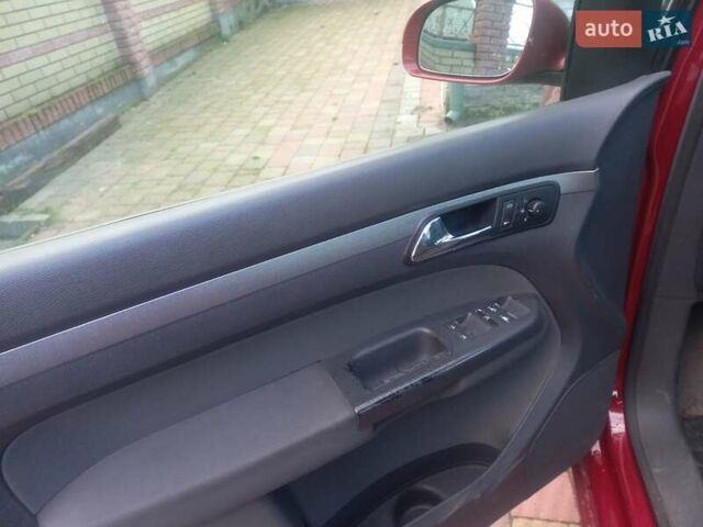 Червоний Фольксваген Туран, об'ємом двигуна 1.6 л та пробігом 177 тис. км за 4400 $, фото 7 на Automoto.ua