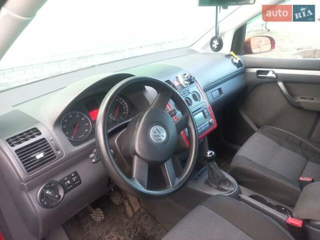 Червоний Фольксваген Туран, об'ємом двигуна 1.6 л та пробігом 177 тис. км за 4400 $, фото 5 на Automoto.ua