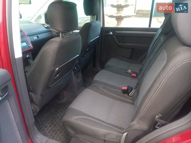 Червоний Фольксваген Туран, об'ємом двигуна 1.6 л та пробігом 177 тис. км за 4400 $, фото 6 на Automoto.ua