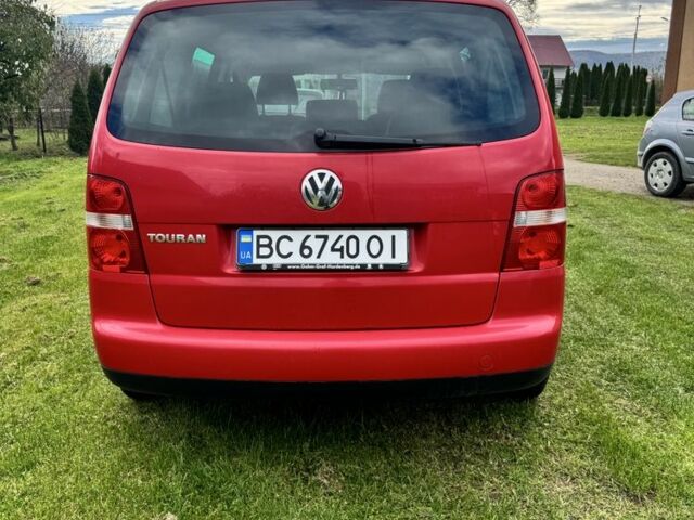 Красный Фольксваген Туран, объемом двигателя 1.6 л и пробегом 260 тыс. км за 6200 $, фото 3 на Automoto.ua