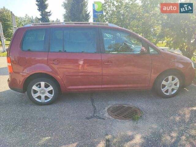 Красный Фольксваген Туран, объемом двигателя 2 л и пробегом 220 тыс. км за 5576 $, фото 6 на Automoto.ua