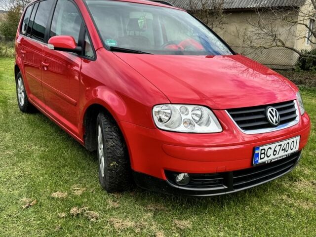 Красный Фольксваген Туран, объемом двигателя 1.6 л и пробегом 260 тыс. км за 6200 $, фото 1 на Automoto.ua