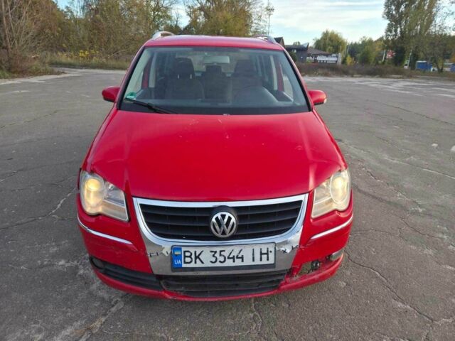 Красный Фольксваген Туран, объемом двигателя 2 л и пробегом 340 тыс. км за 4200 $, фото 5 на Automoto.ua