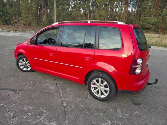 Красный Фольксваген Туран, объемом двигателя 2 л и пробегом 340 тыс. км за 4200 $, фото 14 на Automoto.ua