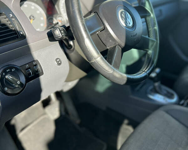 Красный Фольксваген Туран, объемом двигателя 1.6 л и пробегом 250 тыс. км за 5690 $, фото 4 на Automoto.ua