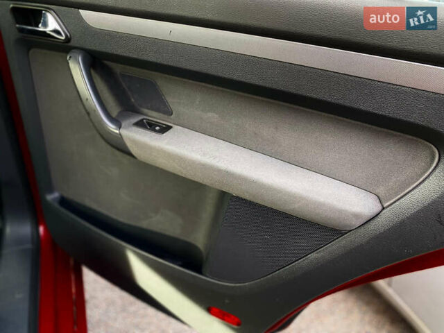 Червоний Фольксваген Туран, об'ємом двигуна 2 л та пробігом 281 тис. км за 6800 $, фото 14 на Automoto.ua