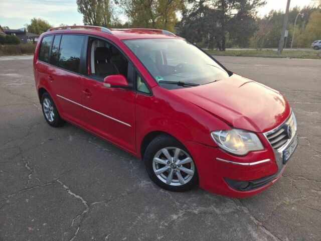 Красный Фольксваген Туран, объемом двигателя 2 л и пробегом 340 тыс. км за 4200 $, фото 4 на Automoto.ua