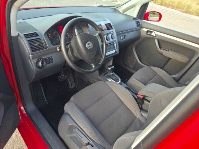 Красный Фольксваген Туран, объемом двигателя 2 л и пробегом 340 тыс. км за 4200 $, фото 18 на Automoto.ua