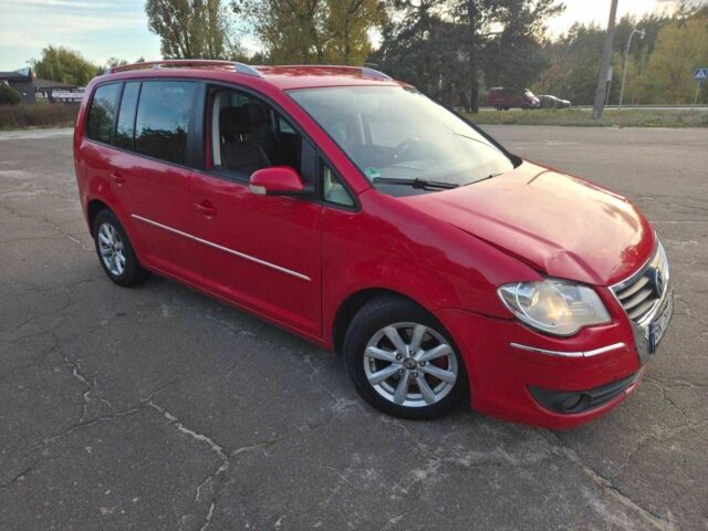 Красный Фольксваген Туран, объемом двигателя 2 л и пробегом 340 тыс. км за 4200 $, фото 3 на Automoto.ua