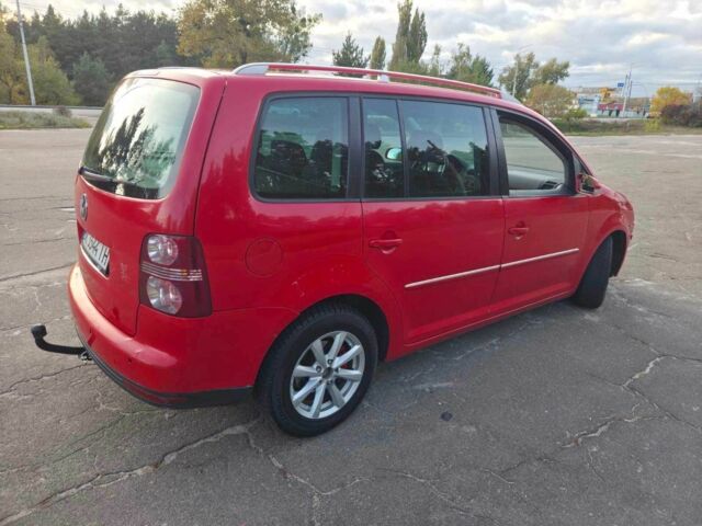 Красный Фольксваген Туран, объемом двигателя 2 л и пробегом 340 тыс. км за 4200 $, фото 9 на Automoto.ua