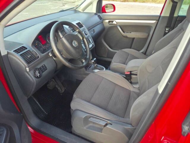 Красный Фольксваген Туран, объемом двигателя 2 л и пробегом 340 тыс. км за 4200 $, фото 16 на Automoto.ua