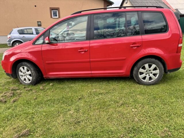 Красный Фольксваген Туран, объемом двигателя 1.6 л и пробегом 260 тыс. км за 6200 $, фото 4 на Automoto.ua