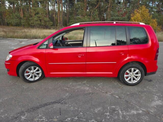 Красный Фольксваген Туран, объемом двигателя 2 л и пробегом 340 тыс. км за 4200 $, фото 15 на Automoto.ua