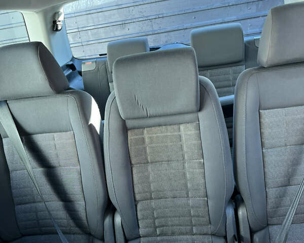 Красный Фольксваген Туран, объемом двигателя 1.6 л и пробегом 250 тыс. км за 5690 $, фото 7 на Automoto.ua