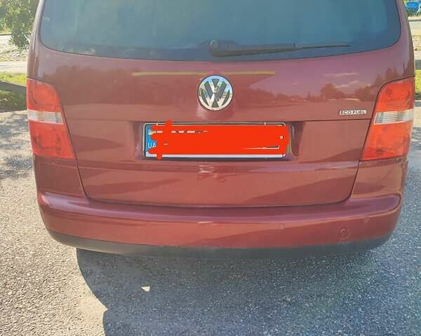 Красный Фольксваген Туран, объемом двигателя 2 л и пробегом 220 тыс. км за 5576 $, фото 4 на Automoto.ua