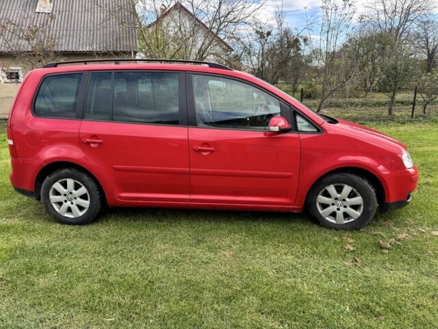 Красный Фольксваген Туран, объемом двигателя 1.6 л и пробегом 260 тыс. км за 6200 $, фото 2 на Automoto.ua