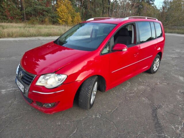 Красный Фольксваген Туран, объемом двигателя 2 л и пробегом 340 тыс. км за 4200 $, фото 8 на Automoto.ua