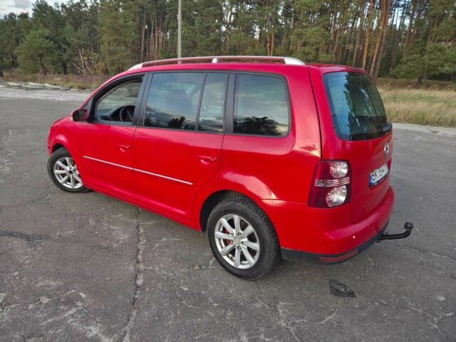 Красный Фольксваген Туран, объемом двигателя 2 л и пробегом 340 тыс. км за 4200 $, фото 12 на Automoto.ua