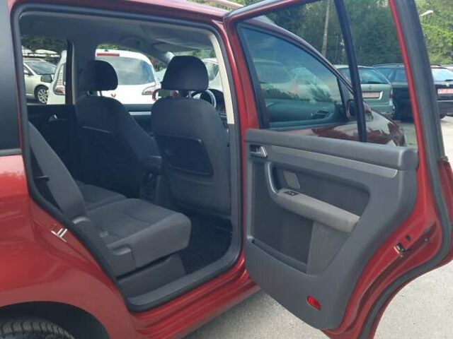 Красный Фольксваген Туран, объемом двигателя 1.4 л и пробегом 254 тыс. км за 6999 $, фото 30 на Automoto.ua