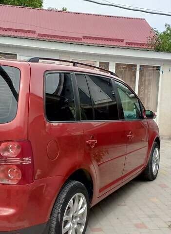 Красный Фольксваген Туран, объемом двигателя 1.39 л и пробегом 180 тыс. км за 6400 $, фото 1 на Automoto.ua