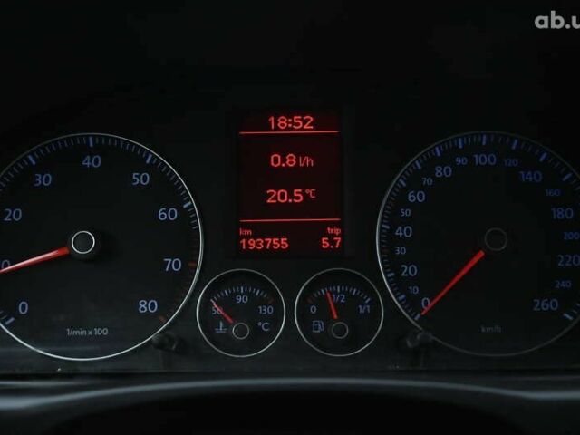 Красный Фольксваген Туран, объемом двигателя 1.4 л и пробегом 193 тыс. км за 6500 $, фото 17 на Automoto.ua