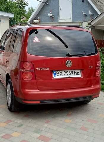 Красный Фольксваген Туран, объемом двигателя 1.39 л и пробегом 180 тыс. км за 6400 $, фото 2 на Automoto.ua