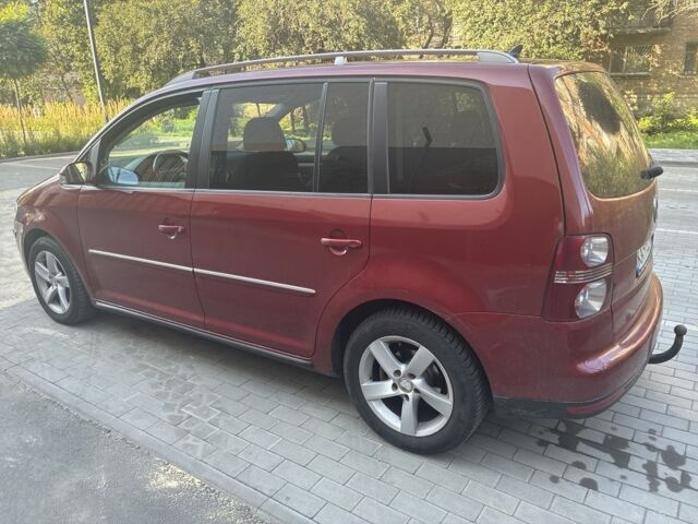 Красный Фольксваген Туран, объемом двигателя 2 л и пробегом 260 тыс. км за 6200 $, фото 2 на Automoto.ua
