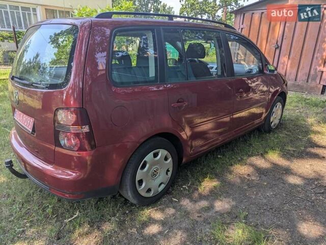 Червоний Фольксваген Туран, об'ємом двигуна 1.6 л та пробігом 221 тис. км за 6200 $, фото 6 на Automoto.ua