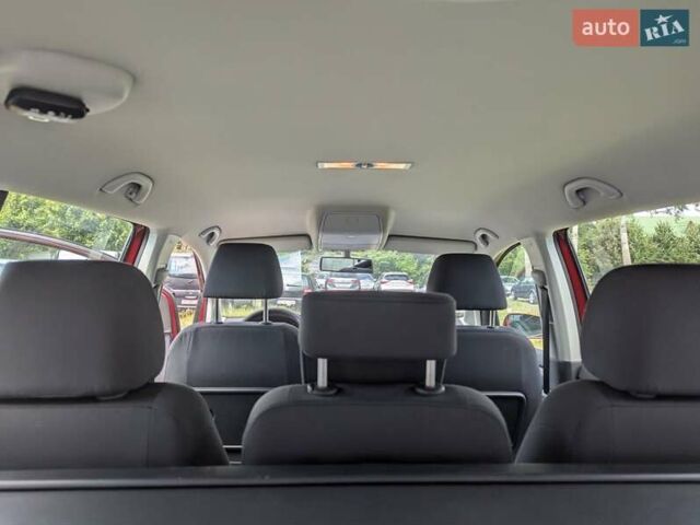 Червоний Фольксваген Туран, об'ємом двигуна 1.6 л та пробігом 221 тис. км за 6200 $, фото 5 на Automoto.ua