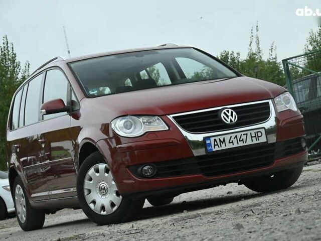 Красный Фольксваген Туран, объемом двигателя 1.4 л и пробегом 193 тыс. км за 6500 $, фото 1 на Automoto.ua