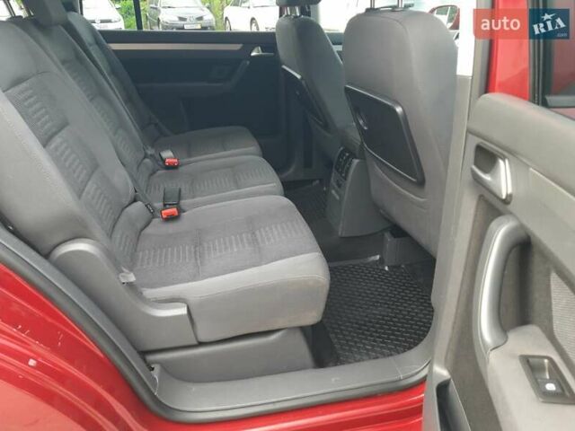 Красный Фольксваген Туран, объемом двигателя 1.4 л и пробегом 254 тыс. км за 6999 $, фото 32 на Automoto.ua