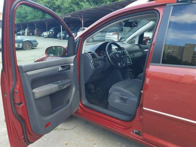 Красный Фольксваген Туран, объемом двигателя 1.4 л и пробегом 254 тыс. км за 6999 $, фото 21 на Automoto.ua