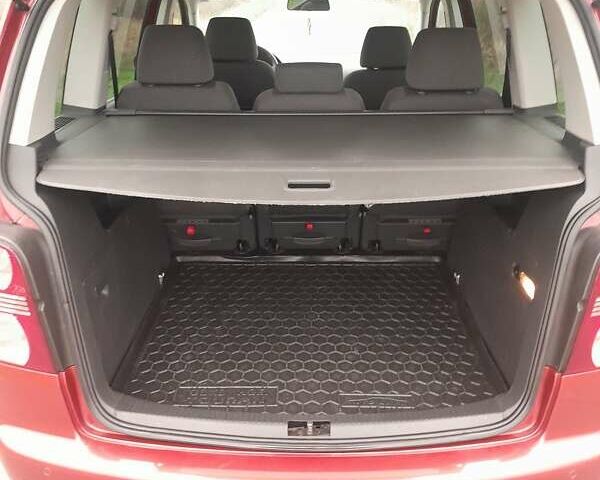 Червоний Фольксваген Туран, об'ємом двигуна 1.9 л та пробігом 315 тис. км за 6900 $, фото 13 на Automoto.ua