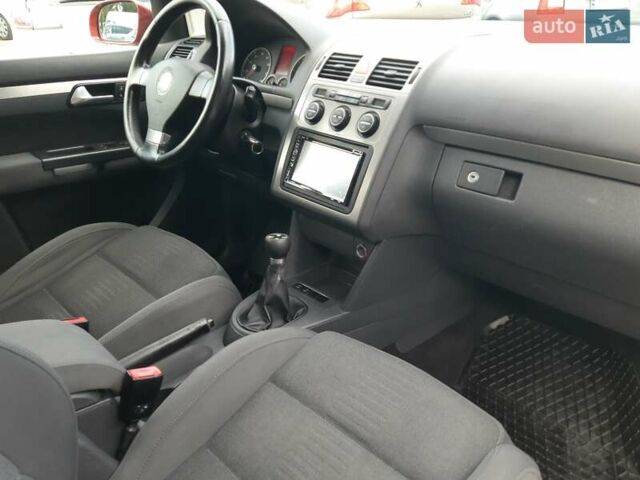 Красный Фольксваген Туран, объемом двигателя 1.4 л и пробегом 254 тыс. км за 6999 $, фото 39 на Automoto.ua