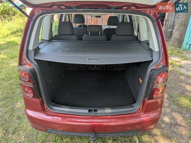 Червоний Фольксваген Туран, об'ємом двигуна 1.6 л та пробігом 221 тис. км за 6200 $, фото 7 на Automoto.ua