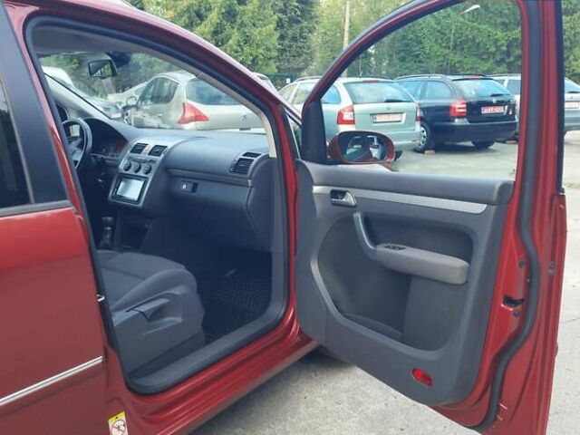 Красный Фольксваген Туран, объемом двигателя 1.4 л и пробегом 254 тыс. км за 6999 $, фото 35 на Automoto.ua