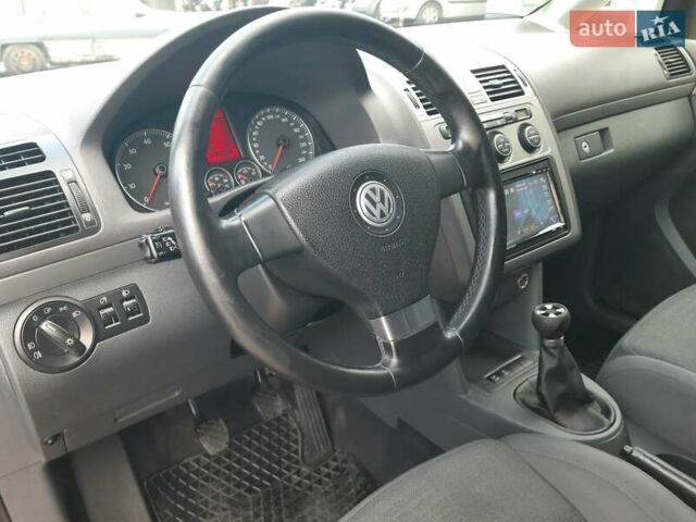 Красный Фольксваген Туран, объемом двигателя 1.4 л и пробегом 254 тыс. км за 6999 $, фото 25 на Automoto.ua