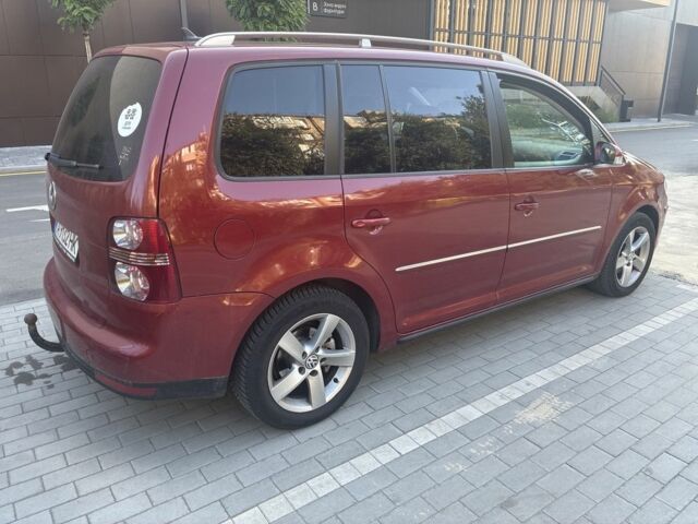Красный Фольксваген Туран, объемом двигателя 2 л и пробегом 260 тыс. км за 6200 $, фото 3 на Automoto.ua