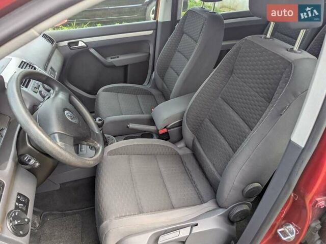 Червоний Фольксваген Туран, об'ємом двигуна 1.6 л та пробігом 221 тис. км за 6200 $, фото 3 на Automoto.ua