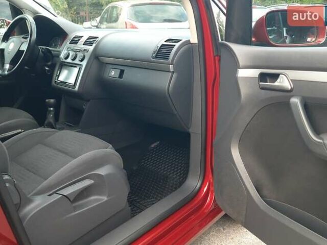 Красный Фольксваген Туран, объемом двигателя 1.4 л и пробегом 254 тыс. км за 6999 $, фото 36 на Automoto.ua