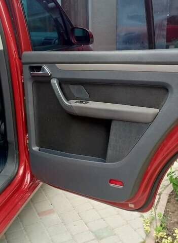 Красный Фольксваген Туран, объемом двигателя 1.39 л и пробегом 180 тыс. км за 6400 $, фото 4 на Automoto.ua