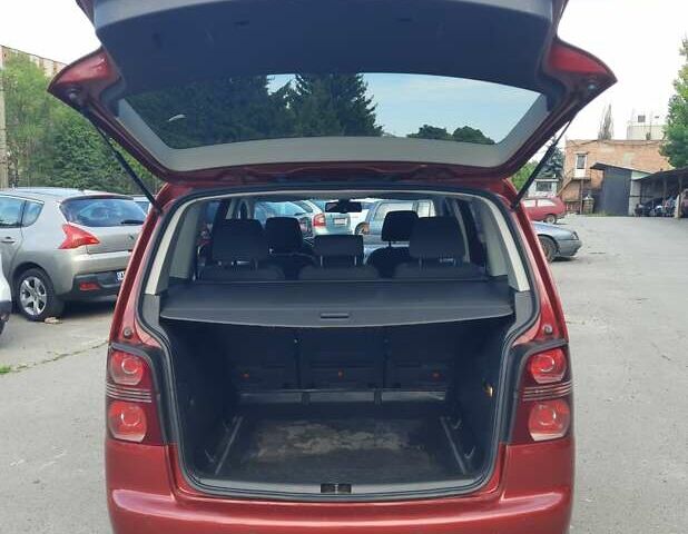 Красный Фольксваген Туран, объемом двигателя 1.4 л и пробегом 254 тыс. км за 6999 $, фото 14 на Automoto.ua