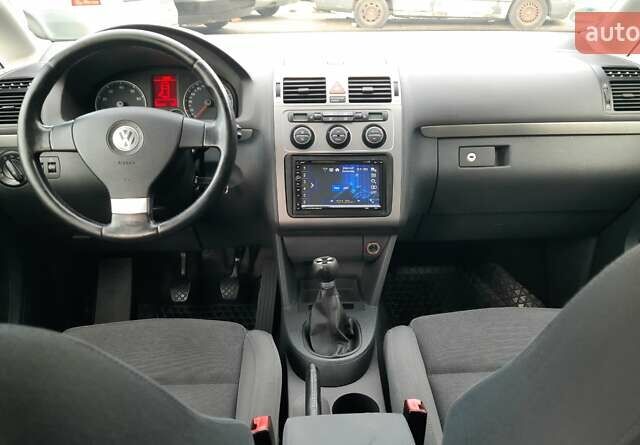 Красный Фольксваген Туран, объемом двигателя 1.4 л и пробегом 254 тыс. км за 6999 $, фото 40 на Automoto.ua
